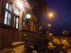 夜のラコニエヴィッツ駅