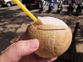 小さいココナッツジュース