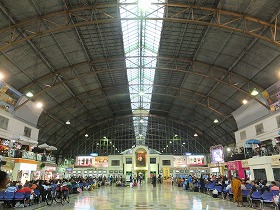 タイ国鉄ファラムボーン駅