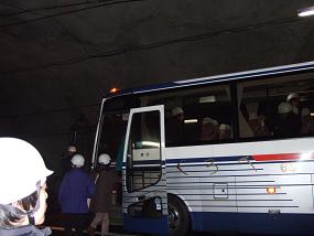 黒部トンネルのバス